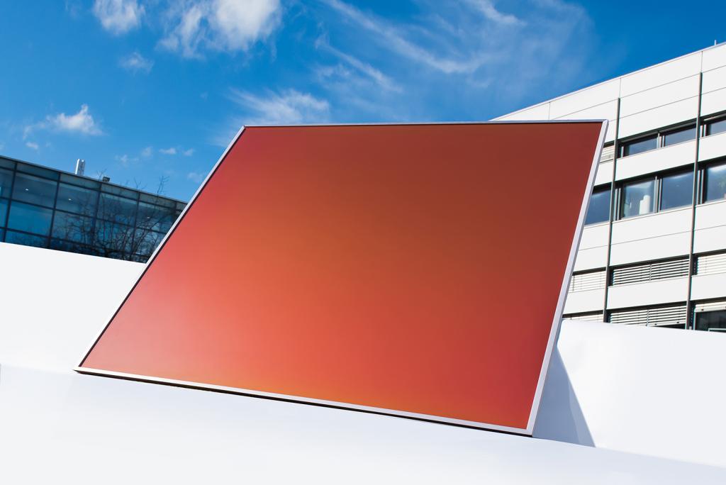 Vom Fraunhofer Institut für solare Energiesysteme entwickeltes farbiges Solarmodul.